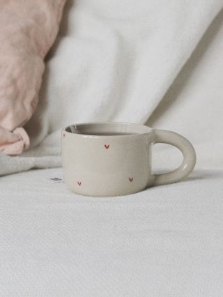 Máme pro vás nový tvar hrnečku ♥️ Kulatější, velké ouško, na menší čaj!♥️ Chystáme ho se srdíčky, ve vánoční růžové a s...